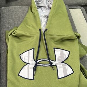 Under Armour Army Green Large Hoodie